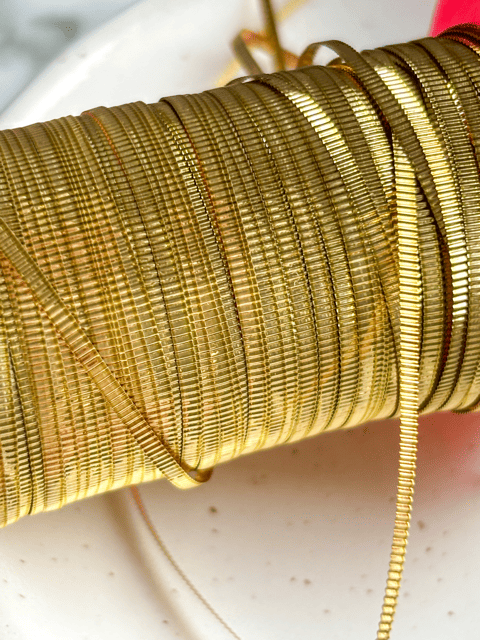 Comment faire un point d’arrêt en broderie or ?