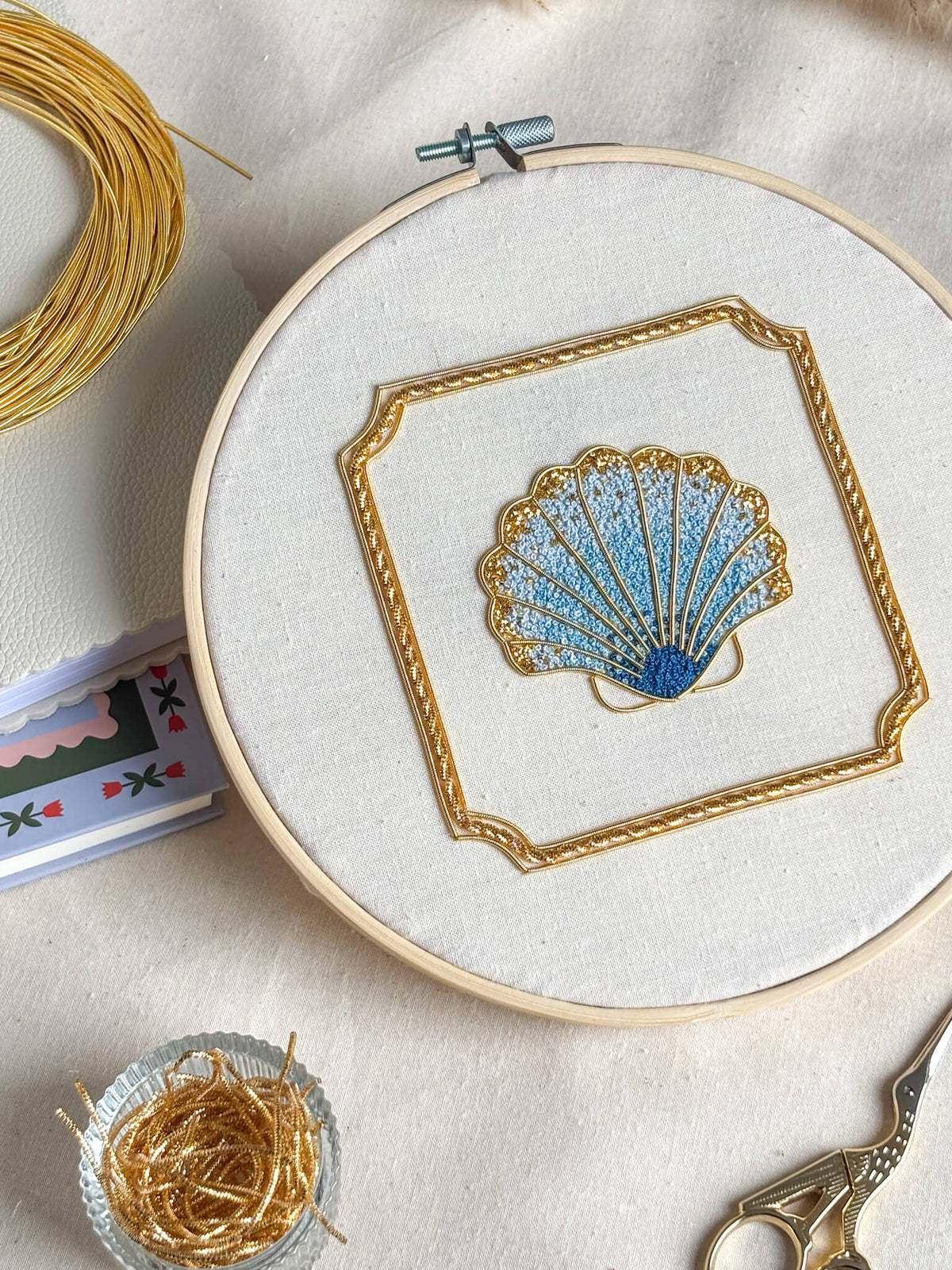 commencer la broderie or avec jaseron et cannetille