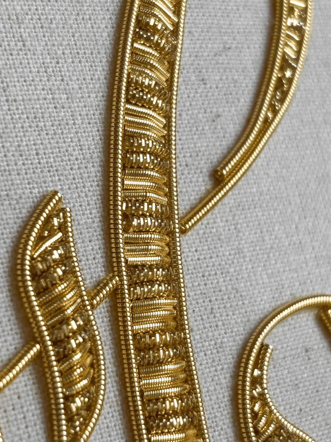 La broderie or : une histoire de fils et de lumière