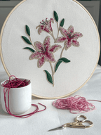 Les Lilies - Kit de Broderie Or