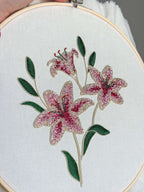Les Lilies - Kit de Broderie Or