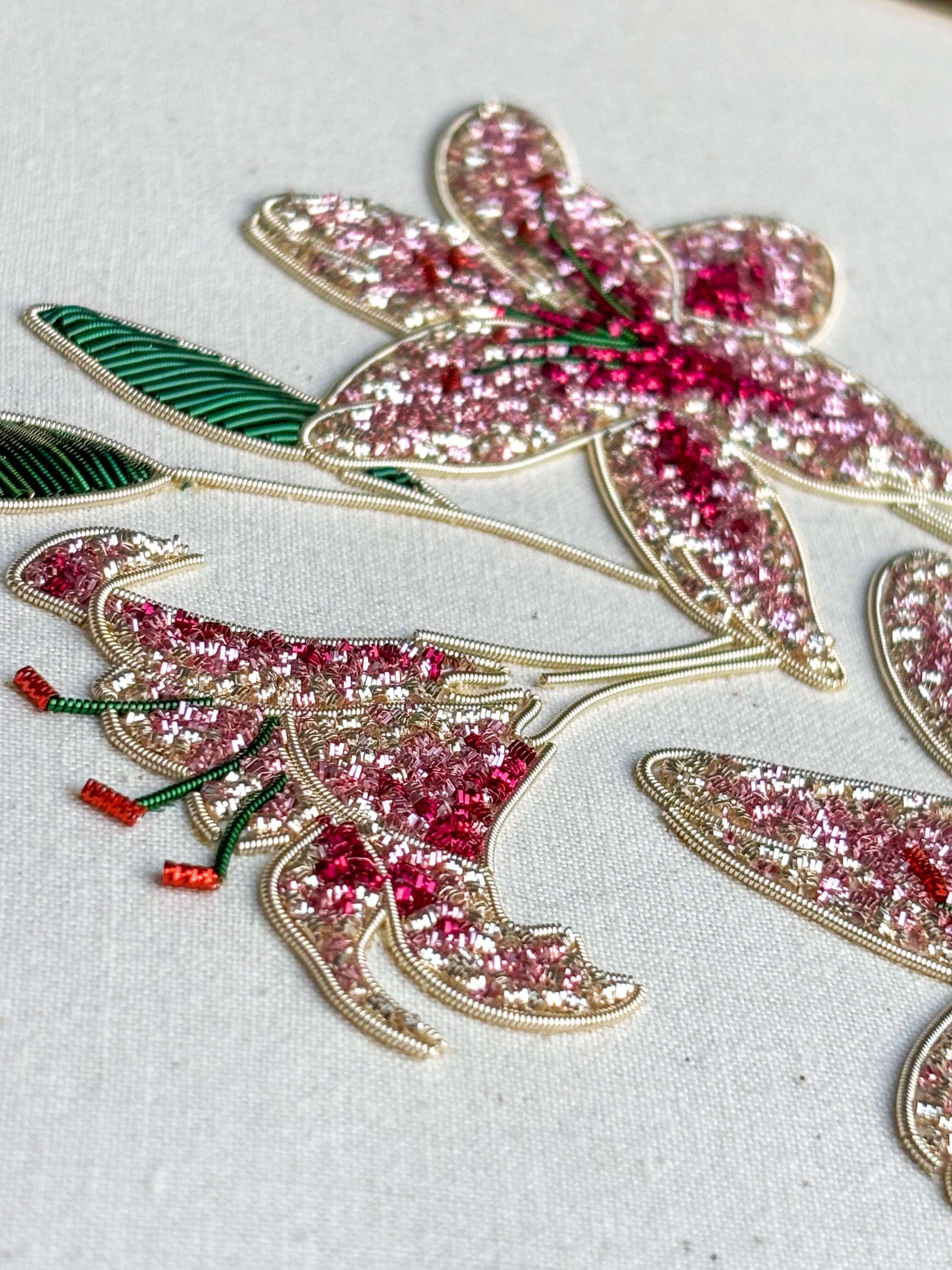 Les Lilies - Kit de Broderie Or