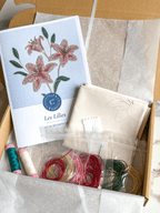 Les Lilies - Kit de Broderie Or