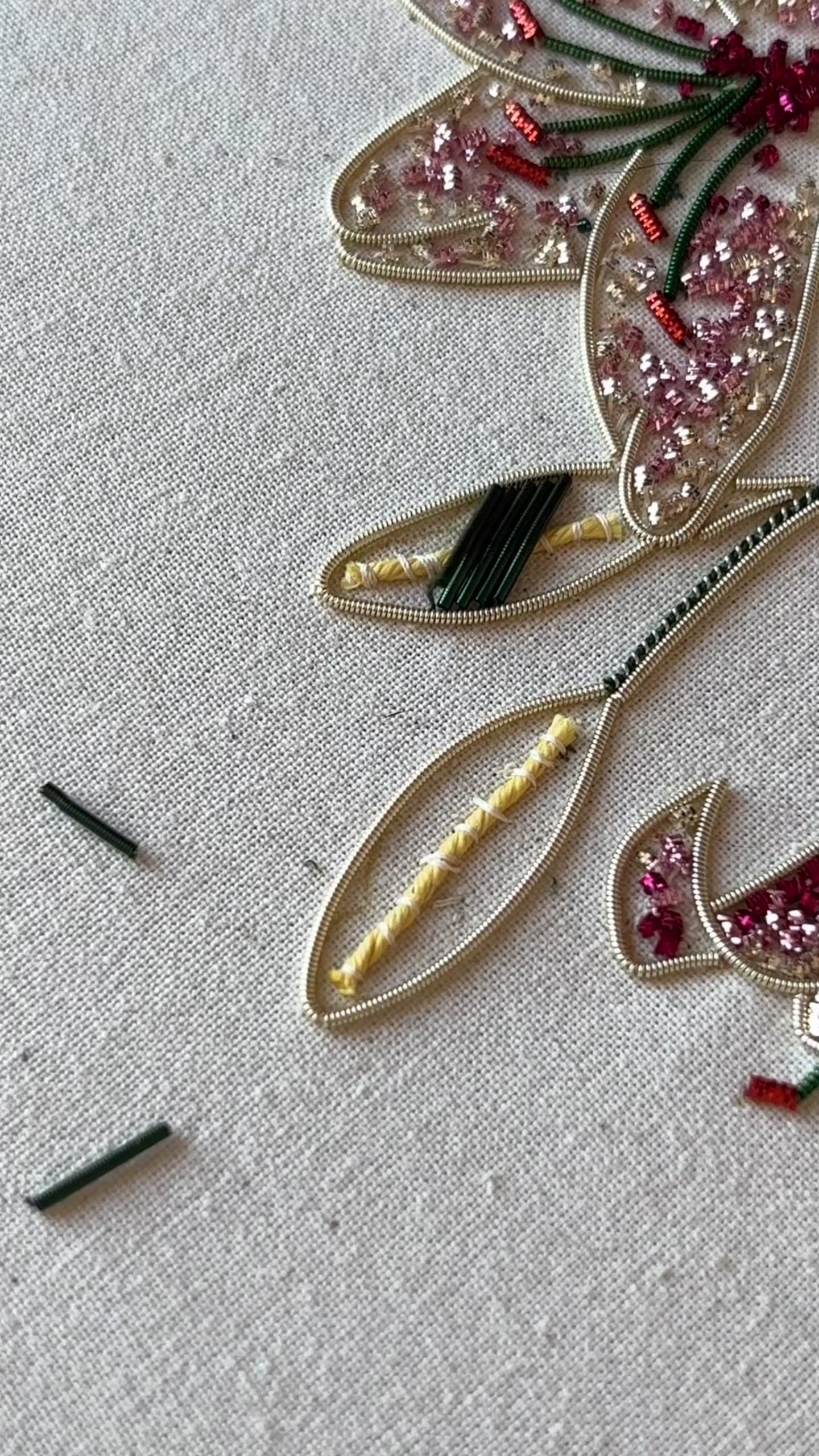 Les Lilies - Kit de Broderie Or